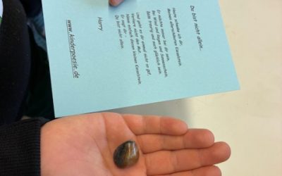 Eine Reise ohne Koffer – Poet Harry Fischer begeistert Viertklässler
